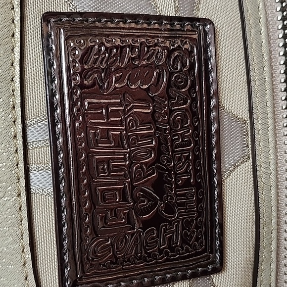 Coach Poppy - Picture 7 of 17